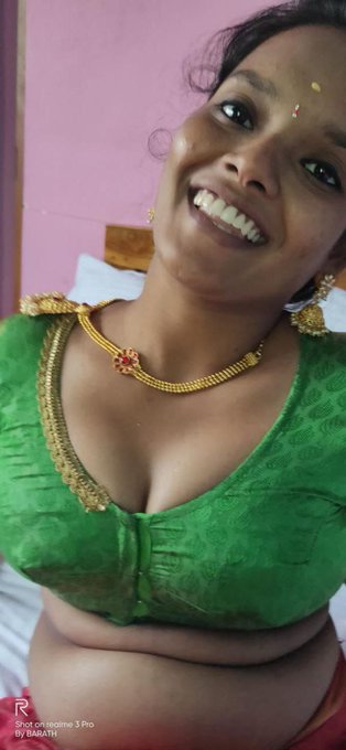 Breakti79641650's tweet photo. @Luuvats @Kumar38289792 Friend wife https://t.co/WX2mO3ZdiR