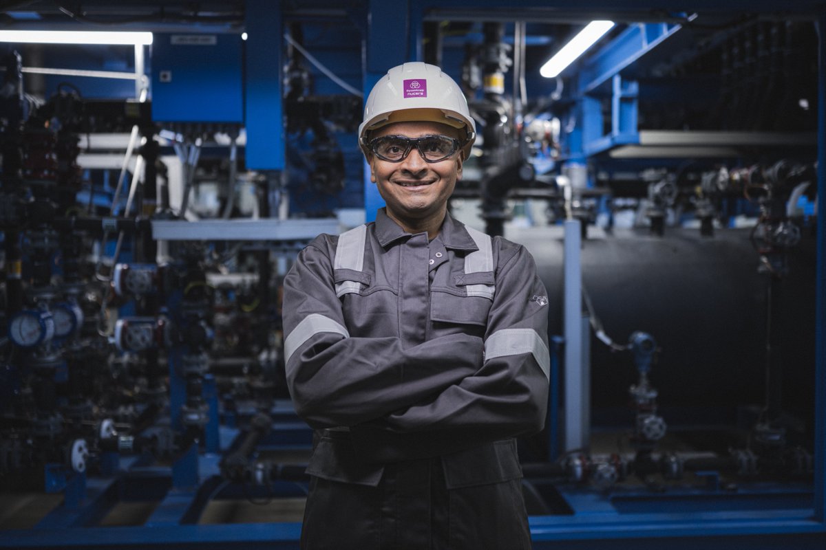 thyssenkrupp_en's tweet photo. Ready for the future? 🚀 We provide space for ideas in production and administration. Aiming for innovation, digitalization, agility. Age, origin or gender don't matter - it's the will to make a difference that counts. Join the #GENERATIONTK: https://t.co/zyMuWpgrHX https://t.co/YNJr0M5biF