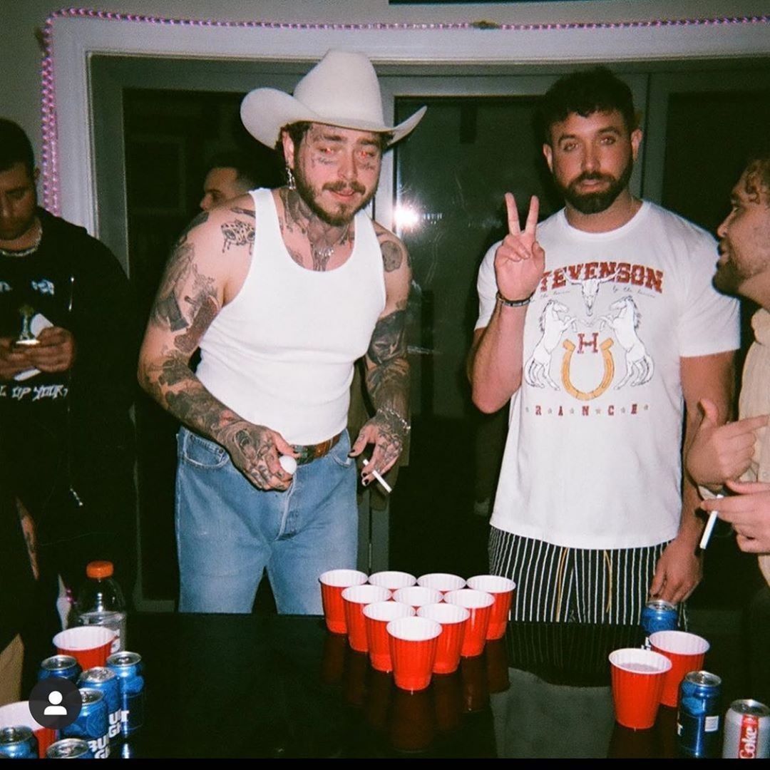Classic_Dev7's tweet photo. Solid game-fit, Posty. But how's that form? Guess there's only one way to find out

Day 2 of inviting @PostMalone to a game of Beer Pong at @Bonnaroo https://t.co/0ZyDoVizR4