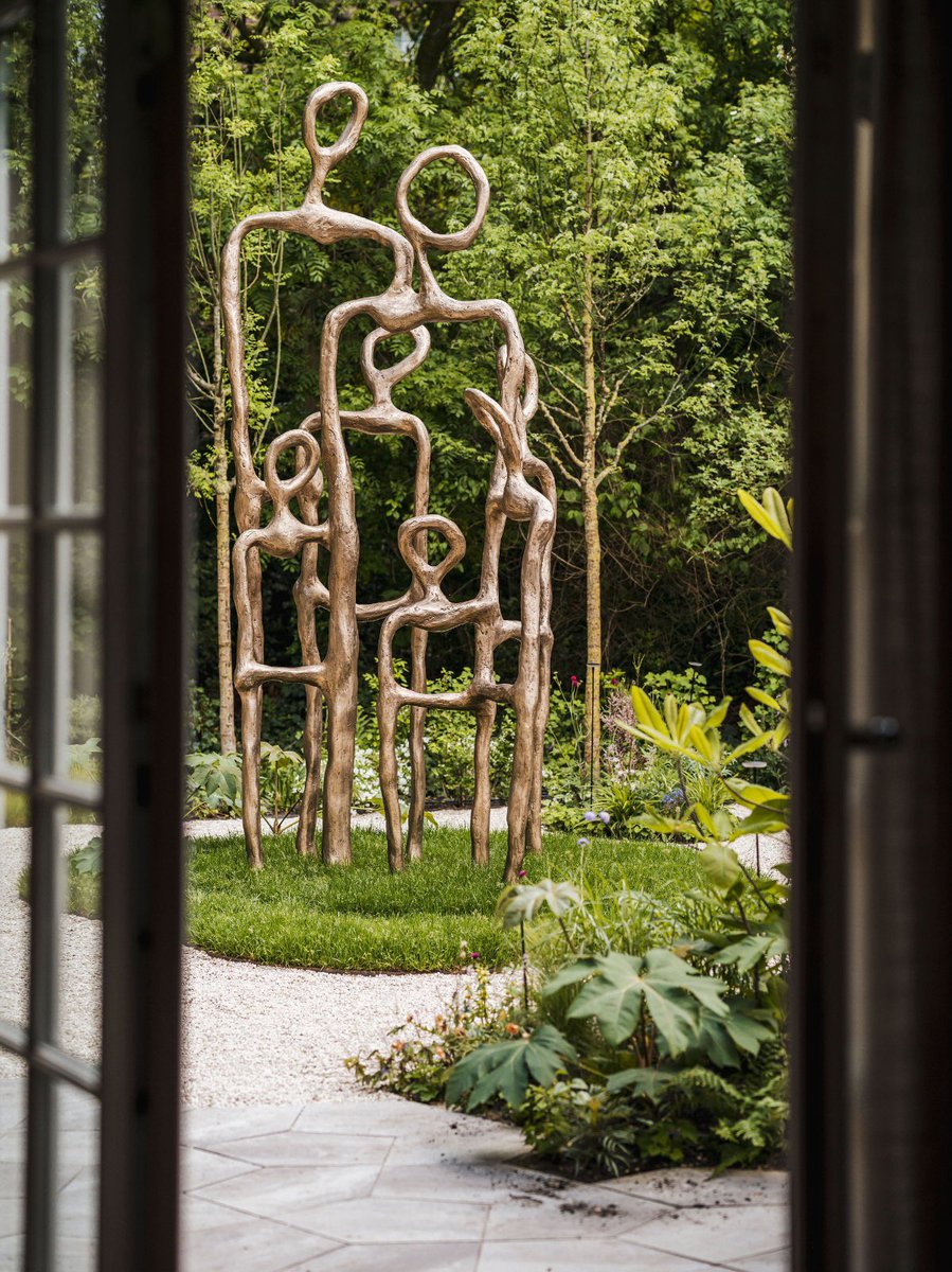 On view till March 1st at Huize Zonnewijzer at Gallery Micky Hoogendijk in Amsterdam. 
The Ones Nr I, XXL version 4 meters high bronze sculpture. 
By appointment only, see website.