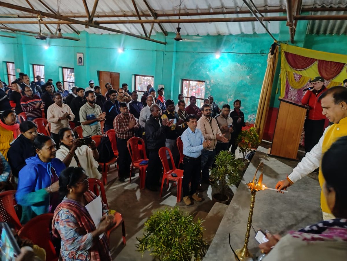 Beeokharsawan's tweet photo. #SeetiBajao 
 जिला पंः सिंहभूम,चाईबासा, झारखंड,प्रखंड मनोहरपुर मे शिक्षकों का कार्यशाला, सीटी बजाओ अभियान https://t.co/nSErBMf3ID