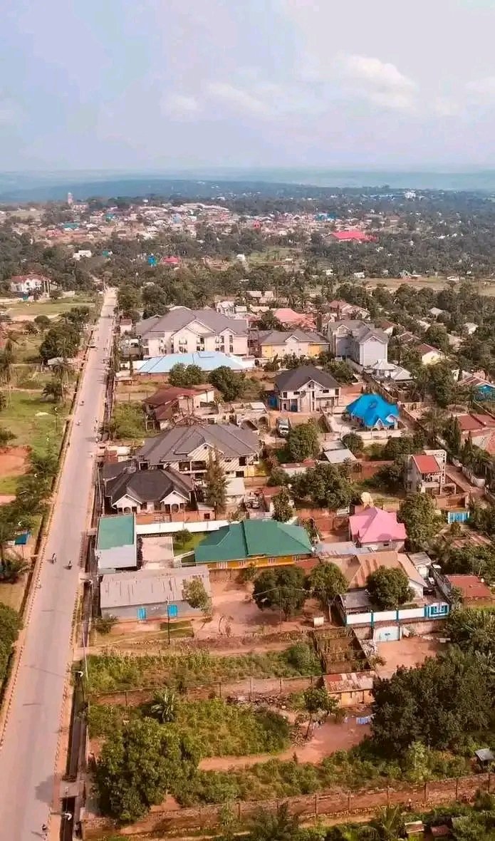 coeurdafriqueM's tweet photo. 🛑#RDC: vue aérienne de #MBUJIMAYI #wa #balengela #ba #kushita #diminu 🥰
@EddyMwela @damkup https://t.co/pwCeVjMBxB