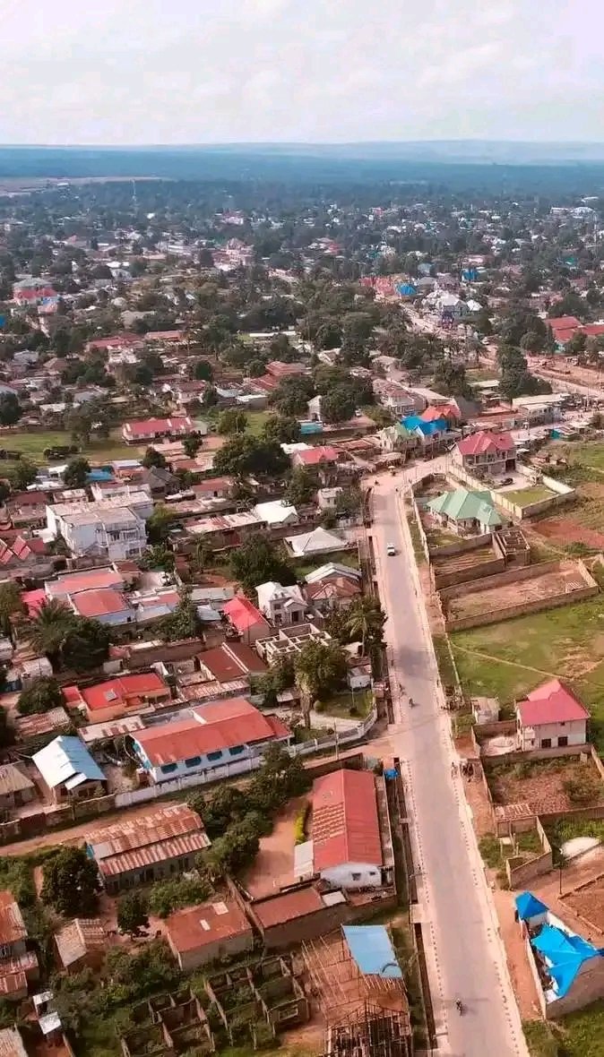 coeurdafriqueM's tweet photo. 🛑#RDC: vue aérienne de #MBUJIMAYI #wa #balengela #ba #kushita #diminu 🥰
@EddyMwela @damkup https://t.co/pwCeVjMBxB