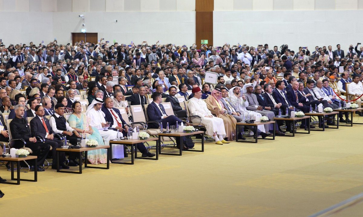 A gateway to the future..!!

PM Shri <a href="/narendramodi/">Narendra Modi</a> ji inaugurated the 10th Vibrant Gujarat Global Summit in the presence of Heads of State/Government, other foreign dignitaries and delegates from Bharat &amp; across the world.

#VibrantGujaratGlobalSummit