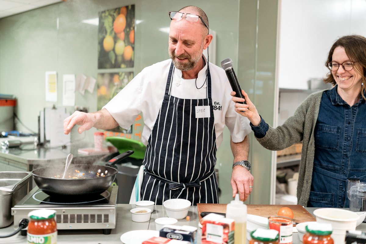 YSJ students and staff. Join us for this year's Living Lab – Burns Night Potluck 🍽. Connect with other YSJ students and staff, enjoy some free food and hear about student-led action to combat food poverty and tackle climate change across campus.🌱👇 eventbrite.co.uk/e/feeding-the-…