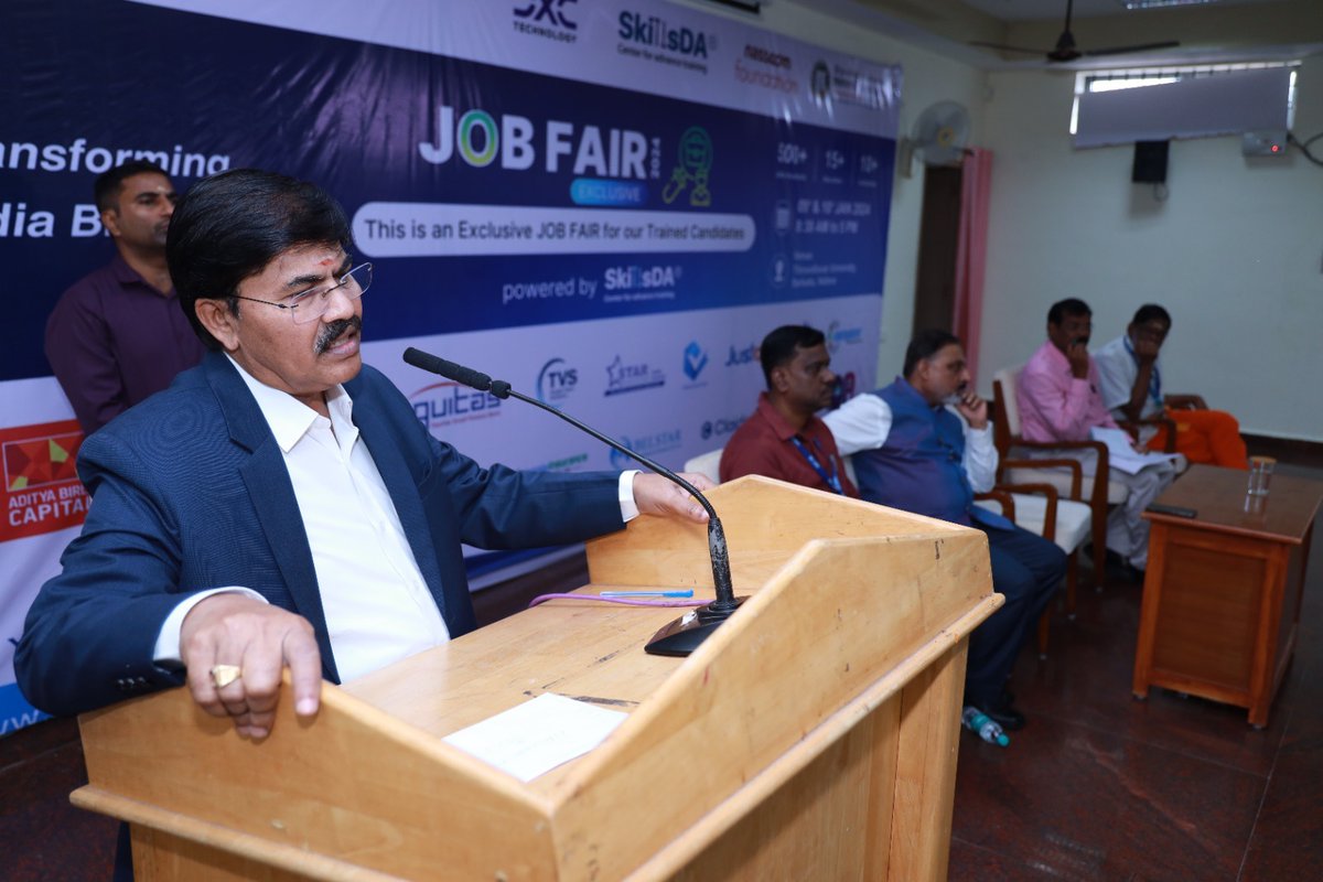 skillsda's tweet photo. SkillsDA, DXC Technologies and NASSCOM Foundation collaborate with Thiruvalluvar University to empower career aspirations of students with a Mega Job Fair
#JobFair #CareerOpportunities #SkillsDevelopment #event #CollaborationSuccess #NASSCOMFoundation #DXC #SkillsDA https://t.co/CVbi7BvBNq