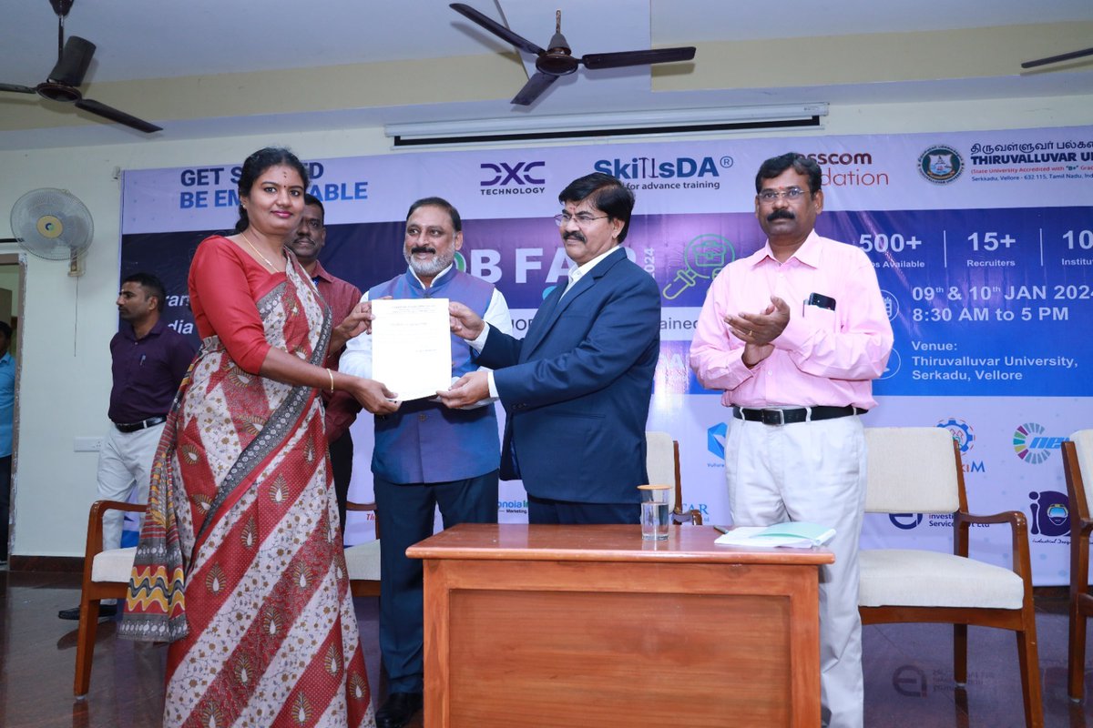 skillsda's tweet photo. SkillsDA, DXC Technologies and NASSCOM Foundation collaborate with Thiruvalluvar University to empower career aspirations of students with a Mega Job Fair
#JobFair #CareerOpportunities #SkillsDevelopment #event #CollaborationSuccess #NASSCOMFoundation #DXC #SkillsDA https://t.co/CVbi7BvBNq