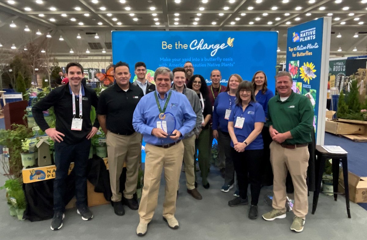Master_Nursery's tweet photo. This morning at @mantsbaltimore, our team presented Prides Corner Farms with the Regional Vendor of the Year award. Congratulations. Thank you for your support. #PCF #PridesCornerFarms #MNGC #MasterNursery #MANTS #MANTSBaltimore @pridescornerCT @Pridescorner1 https://t.co/35RvT6Akfk