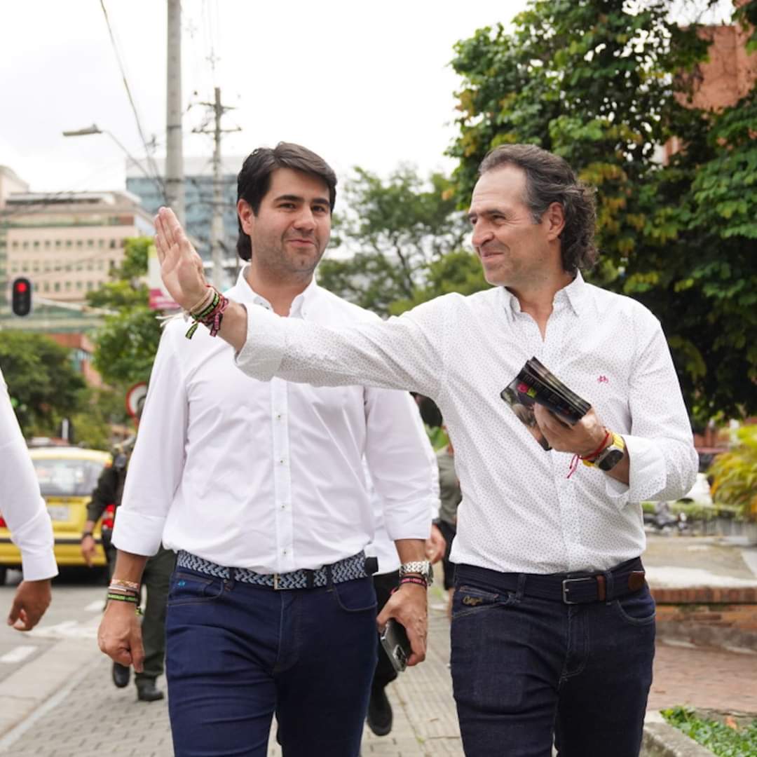 Gran trabajo de <a href="/simonmolinag/">Simón Molina ♻️</a> su valentía y trabajo en equipo nos ayudarán al lado de <a href="/FicoGutierrez/">Fico Gutiérrez</a> a recuperar Medellín. Trabajemos por un Distrito con oportunidades.