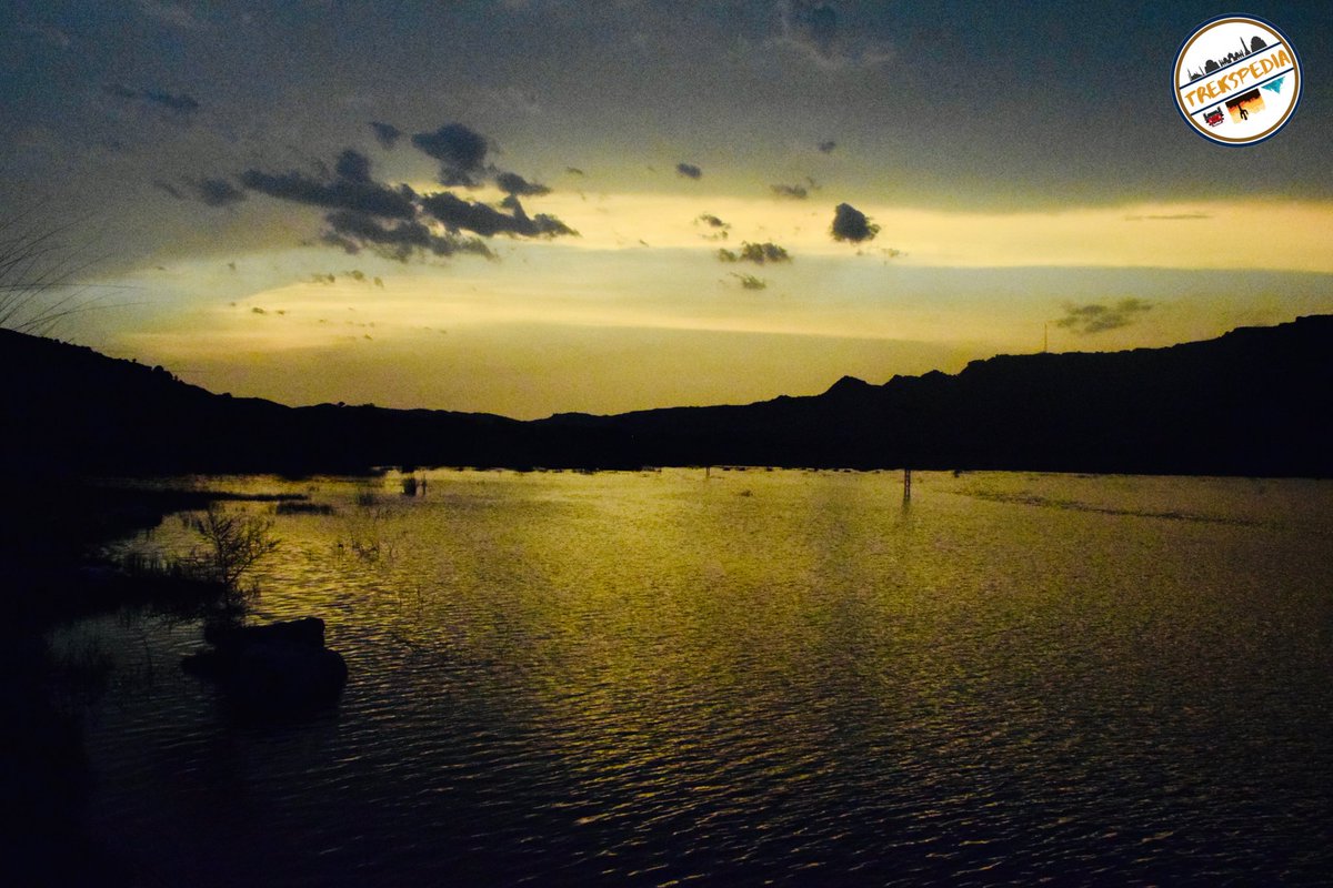 trekspedia's tweet photo. کلرکہار میں غروب آفتاب ♥️
#trekspedia #trekspediatour #tourguide #tourism #Kalarkahar #sunset #northernareasofpakistan #besttour #besttouroperator #BestTourAgency https://t.co/t5LKwMnBlP