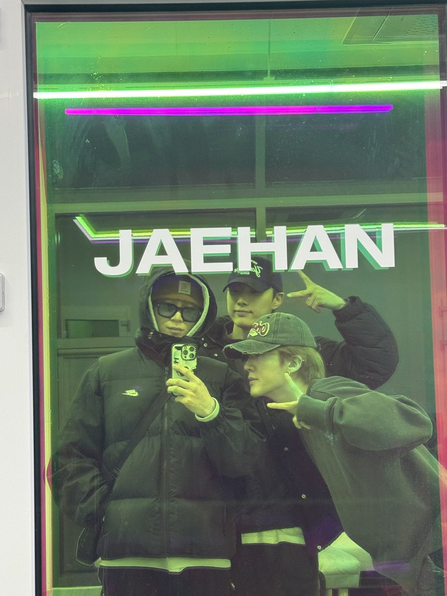 OmegaX_members's tweet photo. [#OX]

퇴근~🔥❤️

#OMEGA_X #오메가엑스
#한겸 #HANGYEOM https://t.co/qWy1ShXB1F