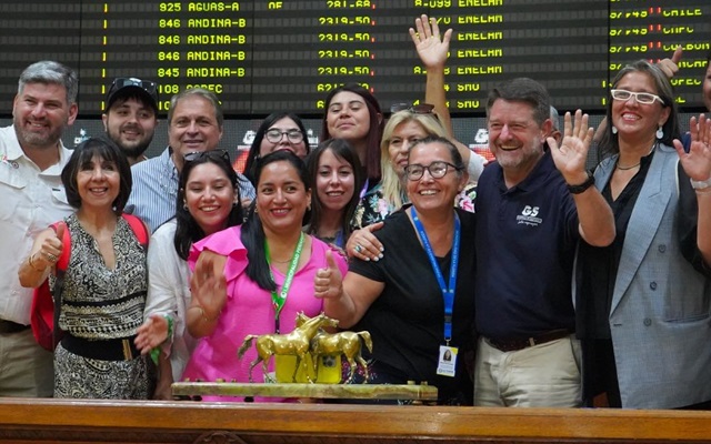 TurismoIntegra1's tweet photo. Una Oficina de #InformaciónTurística (OIT) cuyo objetivo es entregar información sobre destinos, atractivos y experiencias que se pueden vivir en la #RegiónMetropolitana, comenzó a funcionar en #LaBolsa de #Santiago, en pleno centro de la capital. Ver en https://t.co/OZawYoB8M1 https://t.co/oMgEoAb5Bx