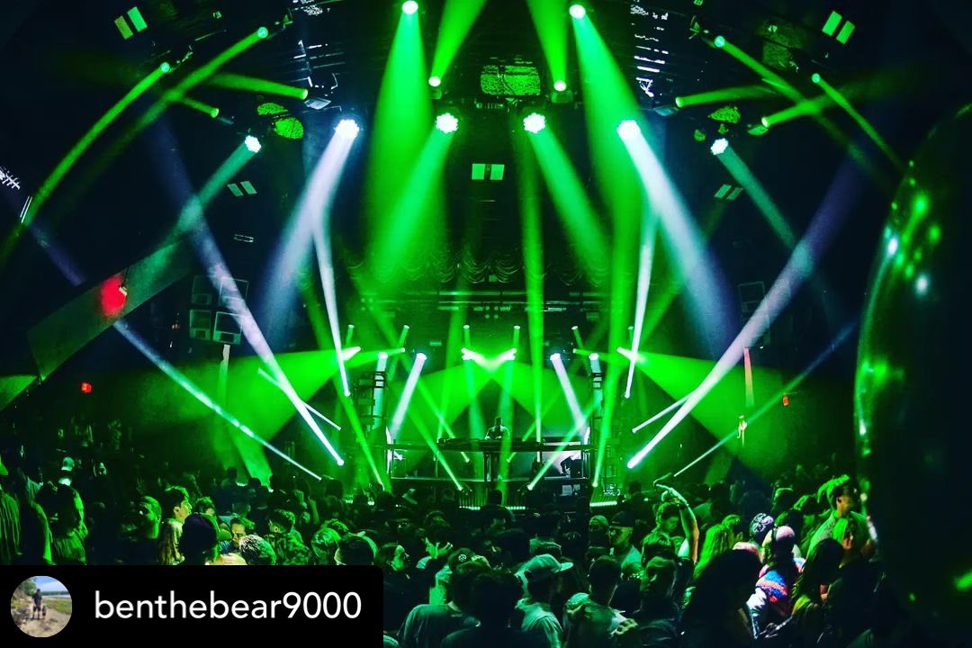 TheRobeWay's tweet photo. Lighting up Zoo Years Eve with @DJCosta at @bignightlive in Boston under the #lightingdesign created by Ben Newell with visuals by Michael Wood &amp; a #lightingdesign using @Robelighting #MegaPointe luminaires. (📸 @ErikLorch)

#therobeway #waycoolwednesday #robeintherig https://t.co/SH7SfE6ID5