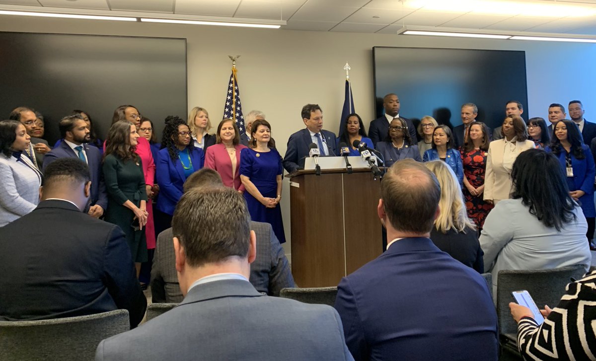 Broder512's tweet image. BREAKING: Virginia Dem Senate and House Caucus announce 5 pillars/priorities for 2024 #VaLeg session:

✅ Education
✅ An economy that works for hard-working Virginians
✅ Rights &amp;amp; freedoms (voting and abortion rights) 
✅ Gun violence prevention
✅ Infrastructure