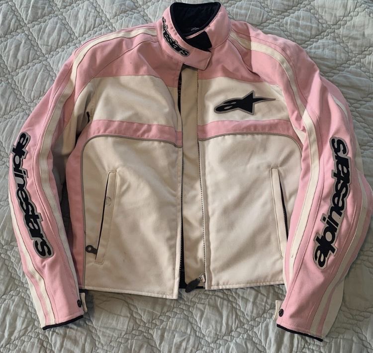 beanielando's tweet photo. i need one so i can be the ultimate f1 girlie https://t.co/6CUecD6ft2