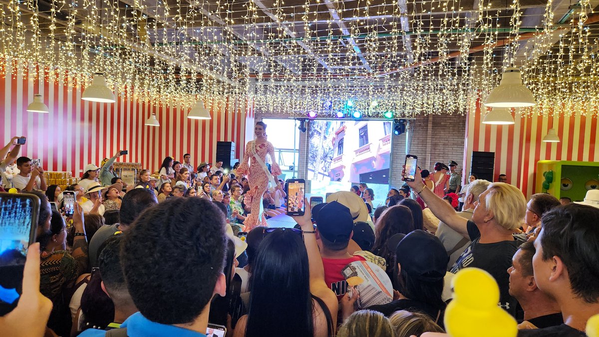 ccfundadores's tweet photo. Ayer tuvimos la visita de las candidatas al Reinado Internacional del Café👑 Recorrieron nuestro Centro Comercial, desfilaron y deslumbraron a todos nuestros visitantes.🤩 

#FeriaDeManizales https://t.co/mfaZkrEPUF