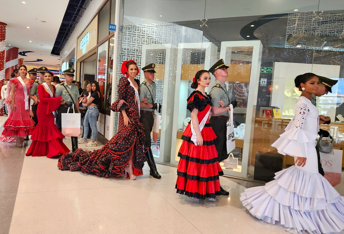 ccfundadores's tweet photo. Ayer tuvimos la visita de las candidatas al Reinado Internacional del Café👑 Recorrieron nuestro Centro Comercial, desfilaron y deslumbraron a todos nuestros visitantes.🤩 

#FeriaDeManizales https://t.co/mfaZkrEPUF