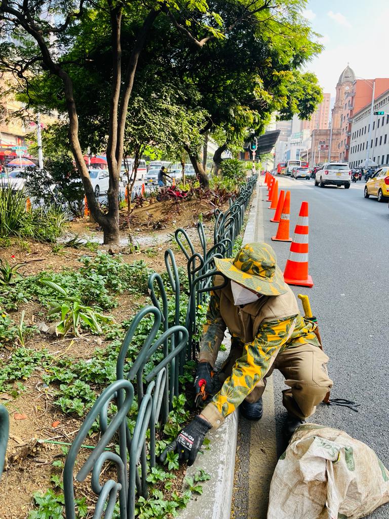 Acá estaremos día a día acompañando la recuperación del Distrito. Medellín es vida, Medellín es oportunidades. Si estamos juntos superamos todo. <a href="/FicoGutierrez/">Fico Gutiérrez</a> Acá estamos Firmes. #MedellínDeTodos