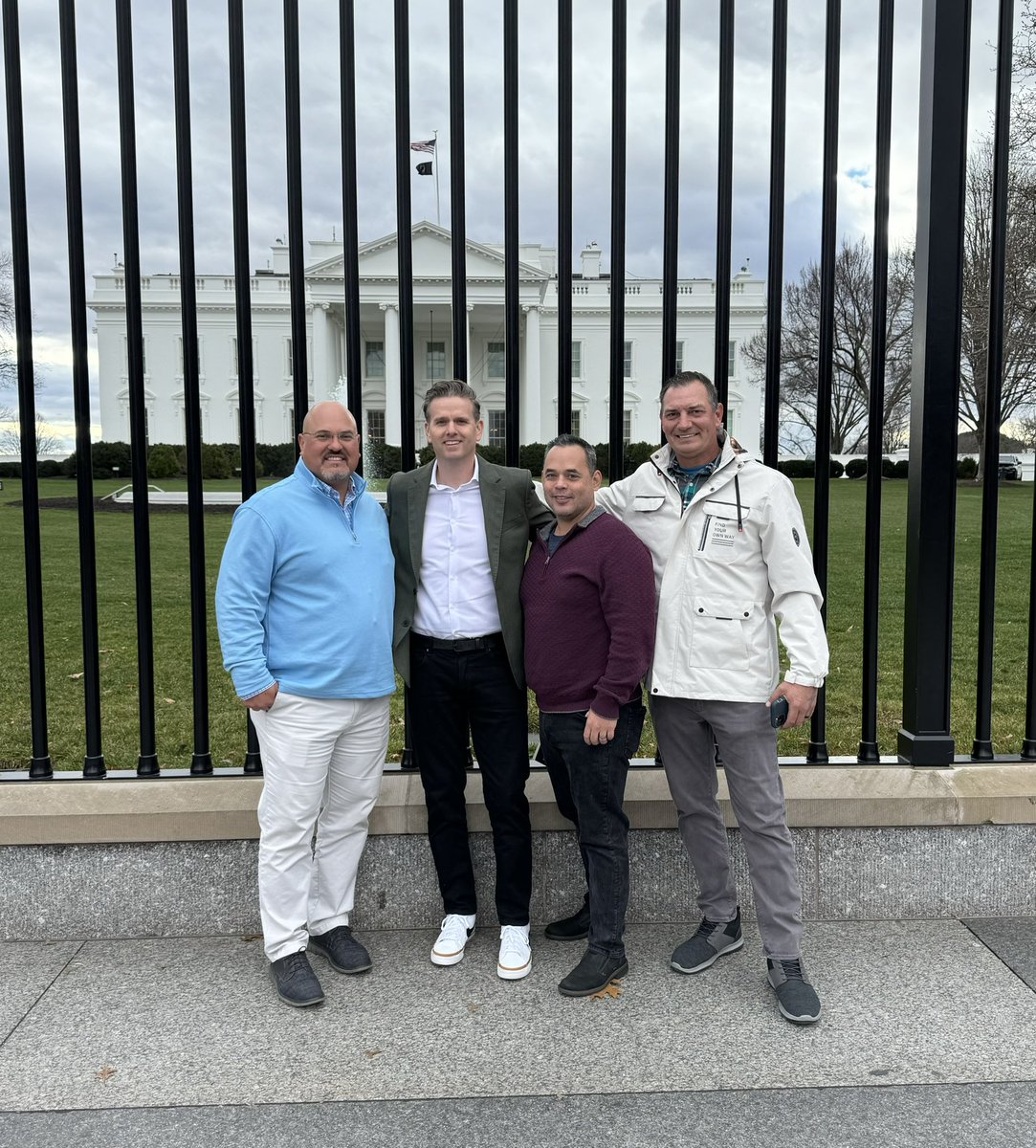 Bryanwidenhouse's tweet image. We all met as juvenile lifers. A combined 112 years of incarceration between us. Using our knowledge and experience to help others and give back. @FAMMFoundation #SecondLook