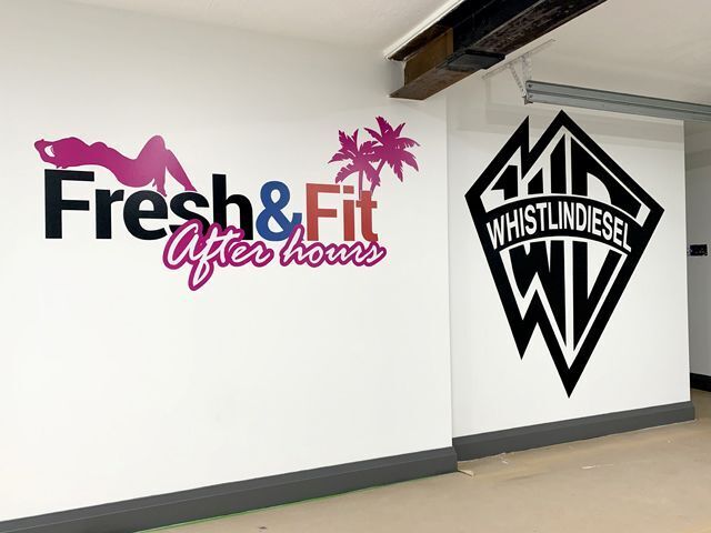SBTSantaClarita's tweet image. Here is some sweat-worthy inspiration for your fitness areas. Rev up your space with eye-catching wall murals!
signsbytomorrow.com/santaclarita/g…
#wallmurals #indoorgraphics #Signsbytomorrow