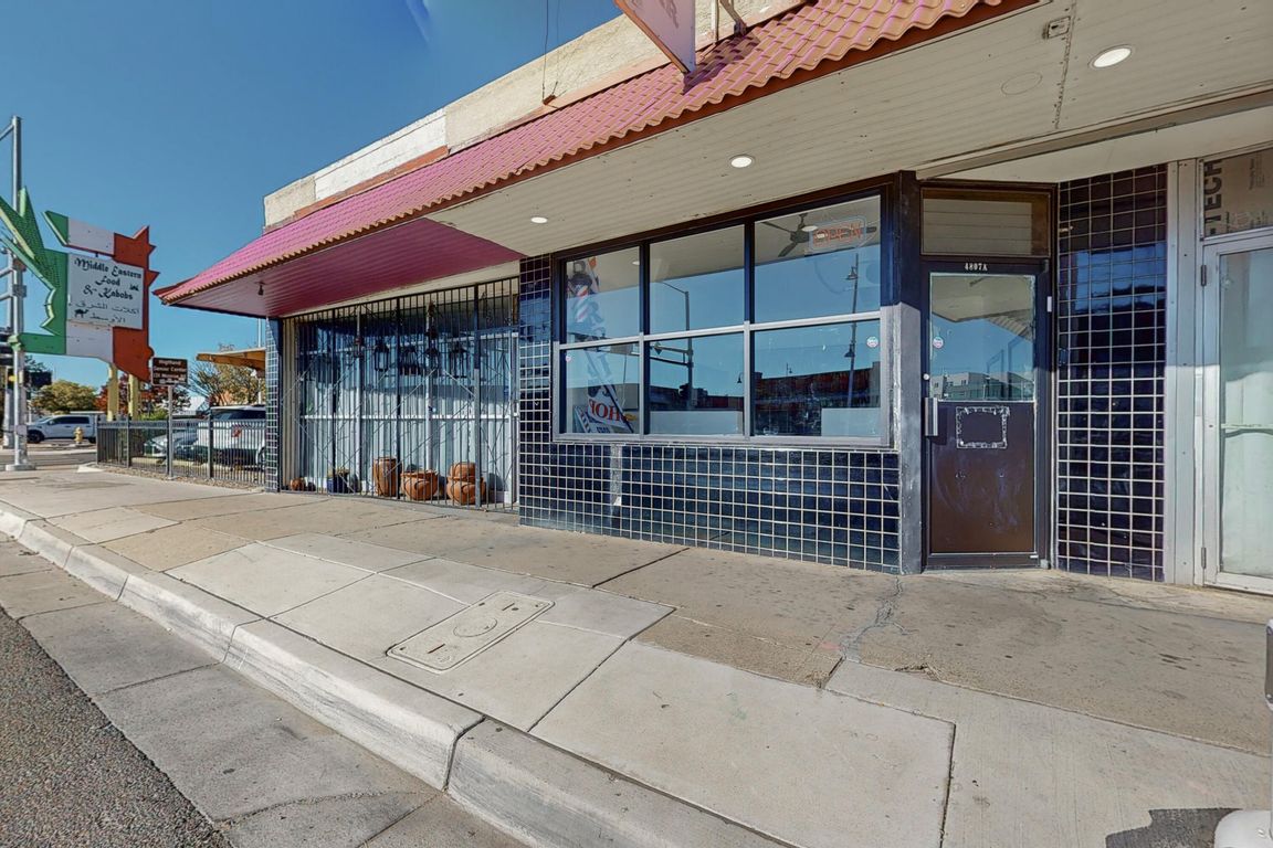 nmhomedeals's tweet photo. ✨COMMERCIAL LEASE

If you are looking to lease a great space for a barbershop or salon ✂️💇‍♀️ look no further! This is located in a great location for a business, just minutes from Nob Hill. Message us for more details! 📧☎️

#nmhomedeals #yourhomebase #forlease #abqrealtor https://t.co/FqUN9EFgZ0