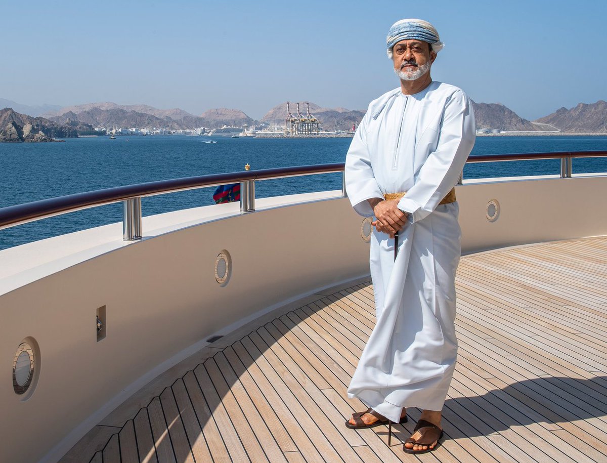 أهلاً وسهلاً بقائد الاصلاح الاقتصادي 

أهلاً  بقائد النهضة المتجددة  

أهلاً بسلطان البلاد المفدى

مسندم ترحب بمقدمكم الميمون 🫡

 #مسندم_ترحب_بالمقدم_السامي