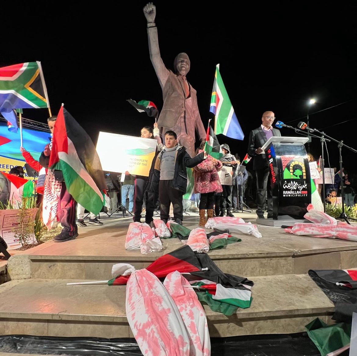 African_AAA's tweet photo. It is us, as Africans, who say thank you to Palestine for being an inspiration for a just and humane world, and for being our constant ally in the struggle for liberation.

The bond between Africa and Palestine is unbreakable.

#CeasefireNOW https://t.co/SmeqjNK9qH