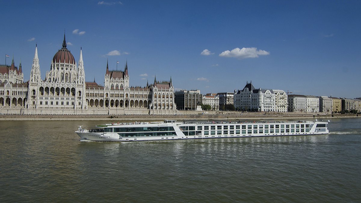 Celebrity chef Dale MacKay’s Danube Delights cruise is now available to book, and our celebrity chef Tom Goetter will bring his expertise to the rivers just for one cruise. Don’t miss your chance to join two award-winning, renowned chefs. Space is limited.