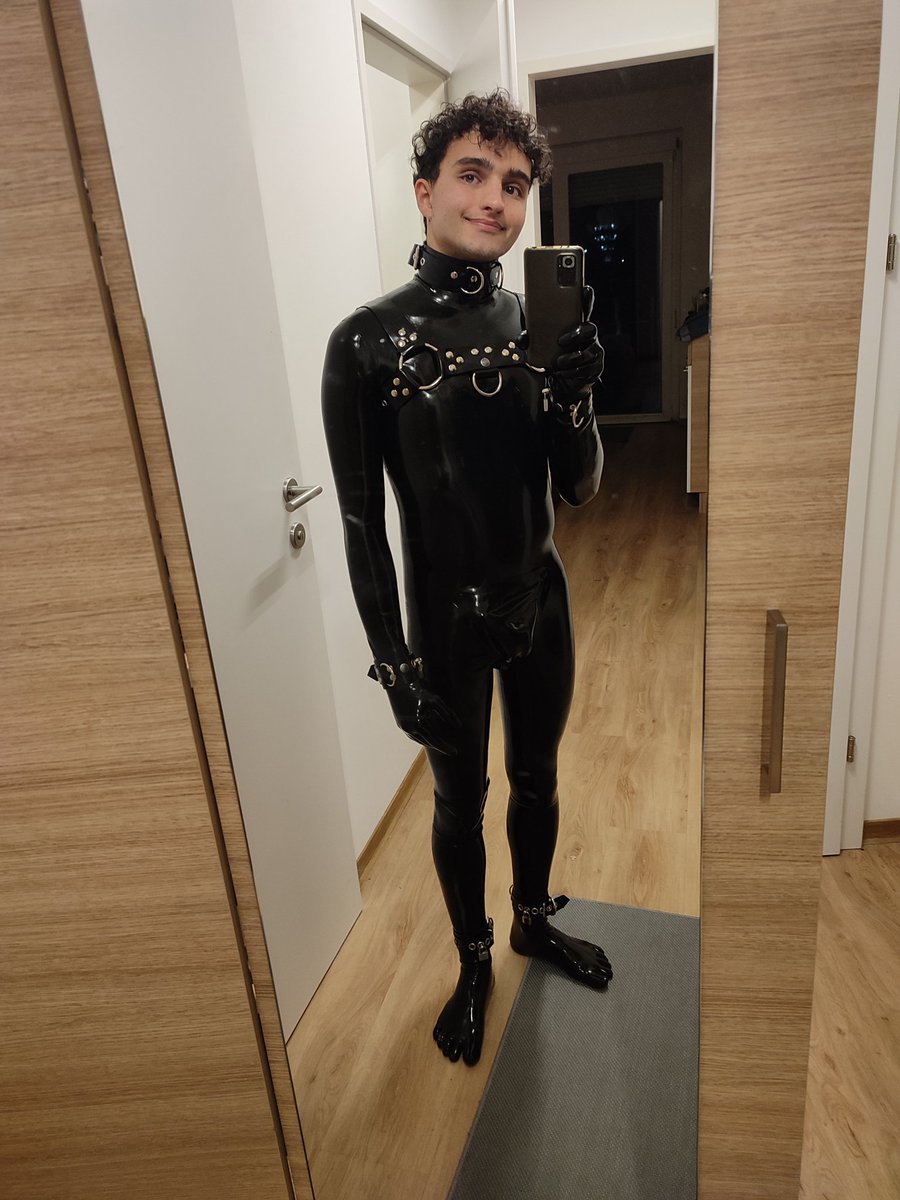 rubberfan97's tweet photo. The collection of restraints can only increase 😁 https://t.co/rMJR1UJ8FR