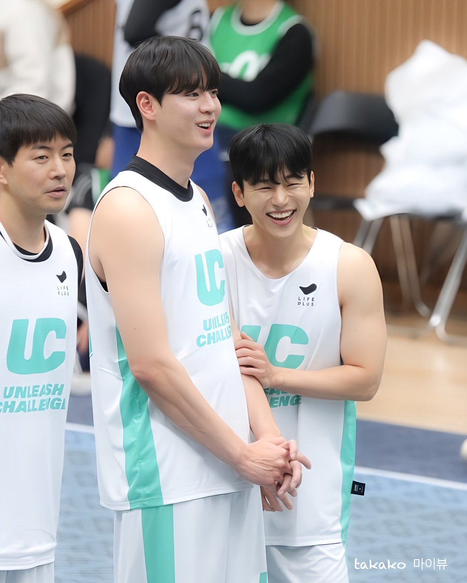 insootaka0506's tweet photo. 2023.12.16 UNLEASH CHALLENGE🏀
チームの方達との一コマ😊
@k10208888
웃는 모습이 멋져요🥰👍🏻
#LIFEPLUS #라이프플러스_스포츠 #언리쉬챌린지
#UNLEASHCHALLENGE
#농구 #농구이벤트
#강인수 #인수 #KangInsoo #insoo #カンインス #インス
#마이네임 #myname https://t.co/zfTSPhim9B