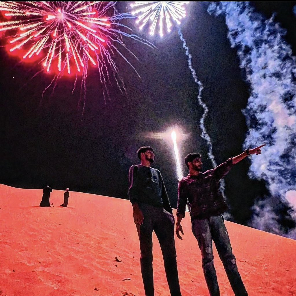Aurora over the mighty dune climbed... the thunders and colours....
