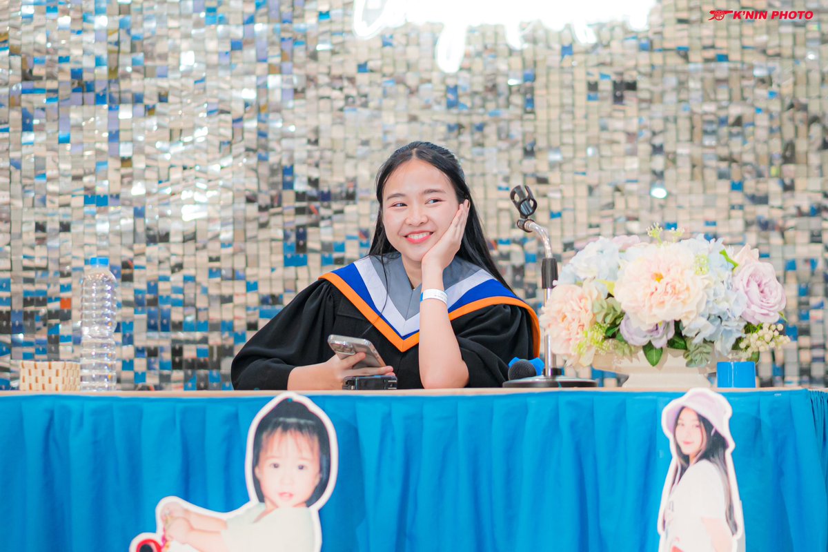 KNinPhoto's tweet photo. Congratulations 🎊 P.2 #CGM48 #LookkedCGM48 #LookkedGraduation https://t.co/2o6tAVA7xr