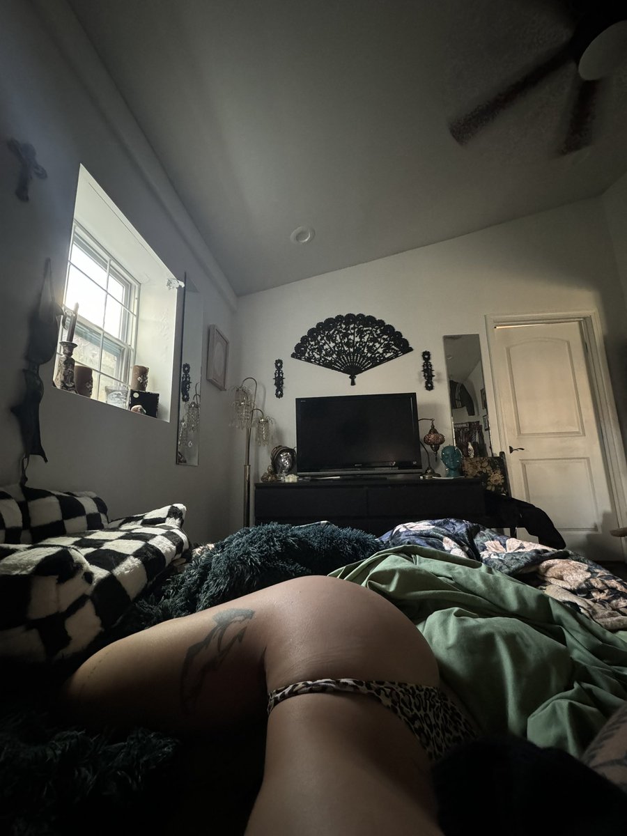 a girl in her dungeon 🖤 onlyfans.com/crucibel