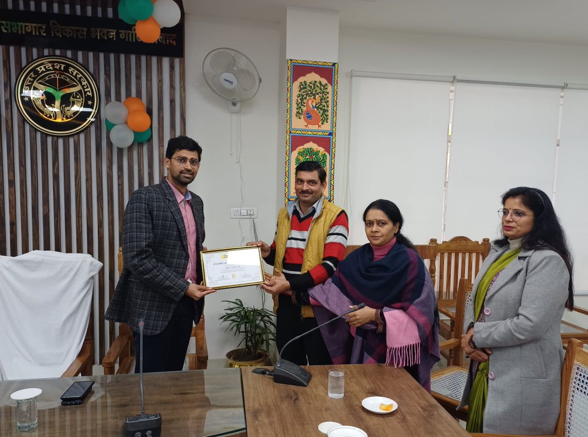 BsaGhaziabad's tweet photo. आज दिनांक को मुख्य विकास ���धिकारी @ChiefGhaziabad  की अध्यक्षता में बेसिक शिक्षा विभाग की संचालित समस्त योजनाओं पर समीक्षा की गई एवं छात्र उपस्थिति बढ़ाए जाने के प्रयासों पर चर्चा की गई, अच्छा प्रदर्शन करने वाले शिक्षकों को सम्मान दिया गया
@basicshiksha_up 
@dm_ghaziabad 
@UPGovt https://t.co/xDFJfSwNbg