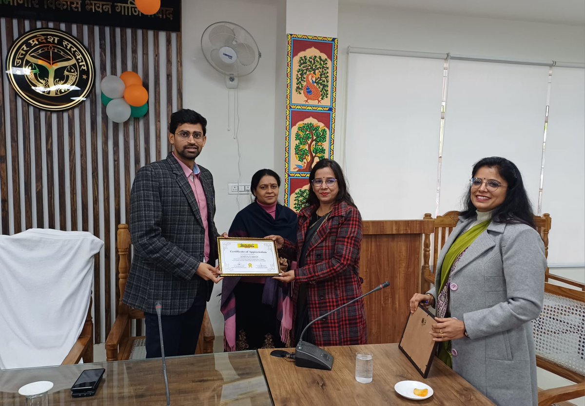 BsaGhaziabad's tweet photo. आज दिनांक को मुख्य विकास ���धिकारी @ChiefGhaziabad  की अध्यक्षता में बेसिक शिक्षा विभाग की संचालित समस्त योजनाओं पर समीक्षा की गई एवं छात्र उपस्थिति बढ़ाए जाने के प्रयासों पर चर्चा की गई, अच्छा प्रदर्शन करने वाले शिक्षकों को सम्मान दिया गया
@basicshiksha_up 
@dm_ghaziabad 
@UPGovt https://t.co/xDFJfSwNbg