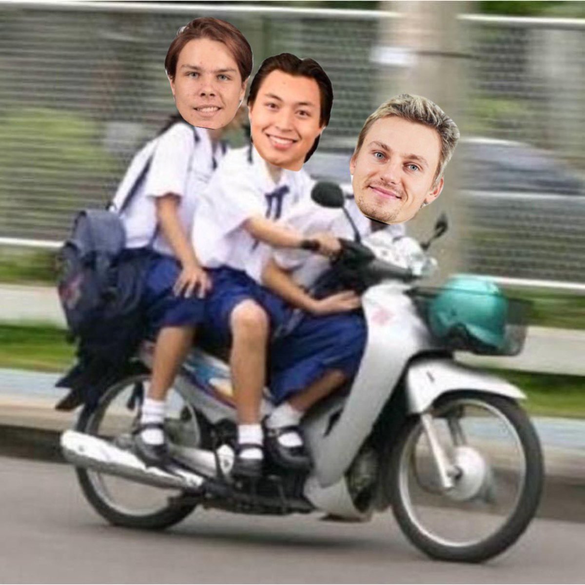 OTTER NEEDS FRIENDS IN TORONTO. 🔁 so that his friends can join! #NHLAllStarVote  #MiroHeiskanen #JasonRobertson #RoopeHintz ✨🙌🏻