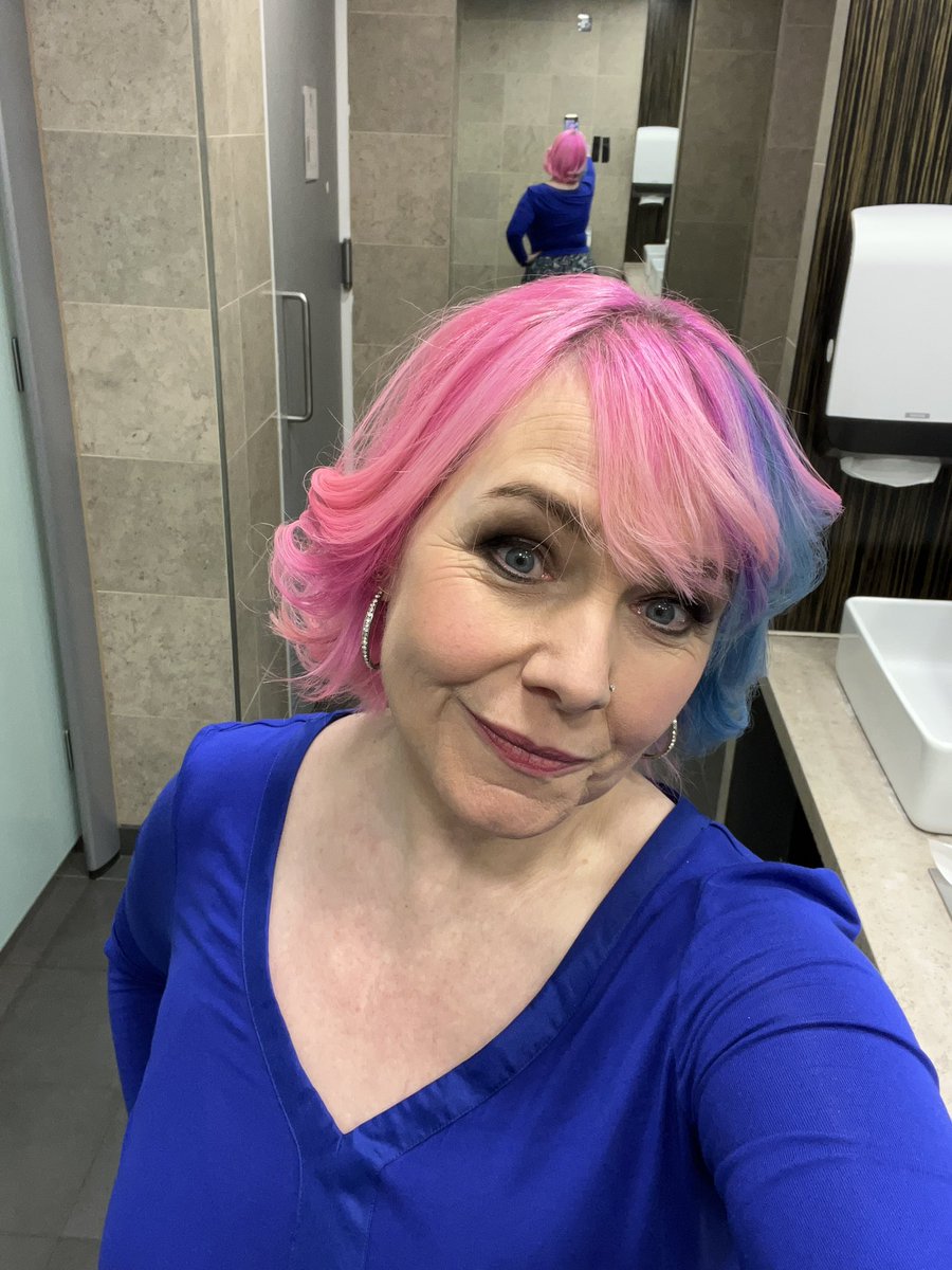 TVRadioPeg's tweet photo. Normal on TV I wear #2ndhandclothes #charityshopchic
But, the most #sustainable clothes are what we already own.
So today I wore a top I bought after my big diet when I had to replace my entire wardrobe. It’s a size 12 @JasperConran and I never could have imagined in a 🧵 https://t.co/5jj5nvGTNB