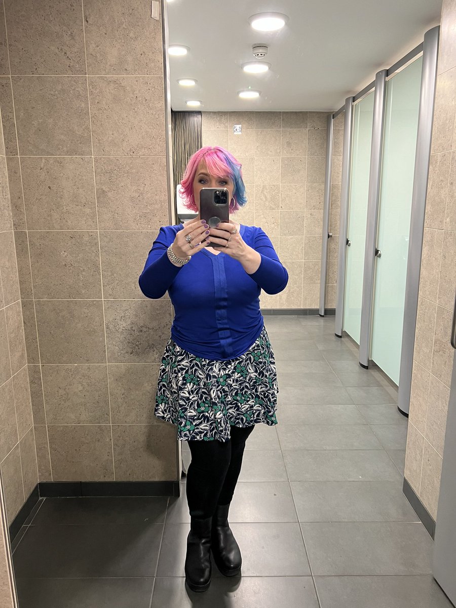 TVRadioPeg's tweet photo. Normal on TV I wear #2ndhandclothes #charityshopchic
But, the most #sustainable clothes are what we already own.
So today I wore a top I bought after my big diet when I had to replace my entire wardrobe. It’s a size 12 @JasperConran and I never could have imagined in a 🧵 https://t.co/5jj5nvGTNB