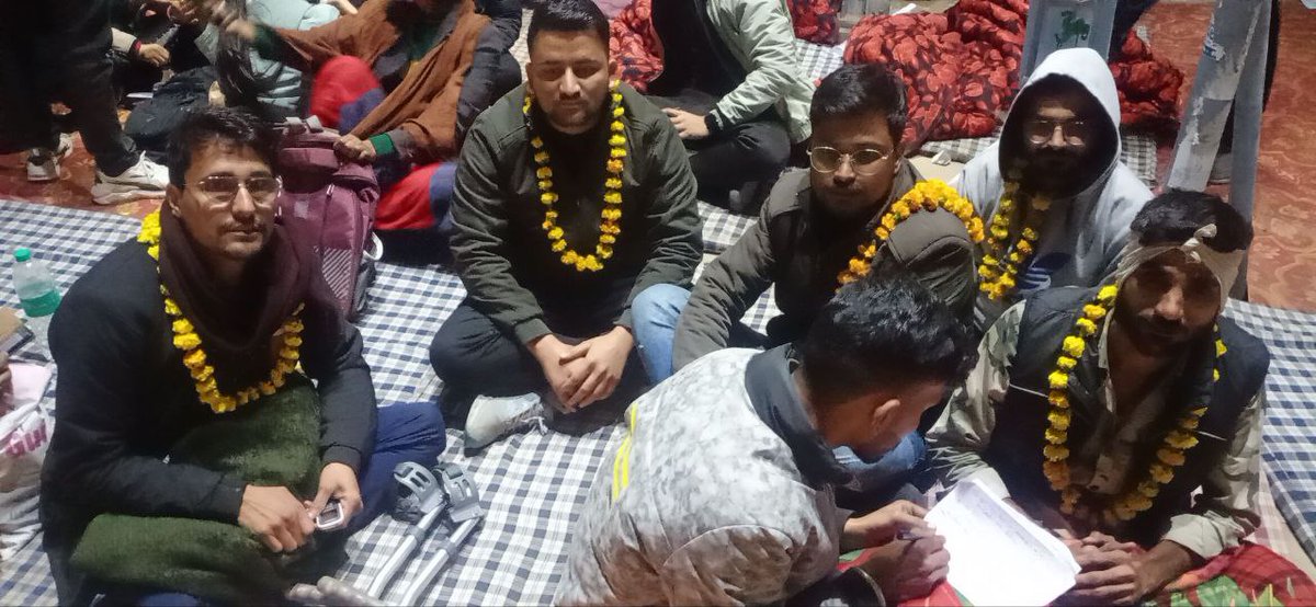 RAS  मेंस के अभ्यर्थि RU में चल रह अनिश्चित कालीन धरने के दौरान परीक्षा के लिए पर्याप्त समय की मांग को लेकर भूख हड़ताल पर बैठे हुए हैं। सरकार को अपने अधिकारियों की सलाह को दरकिनार कर व्यथित युवाओं की जायज मांग पर फैसला लेना चाहिए।