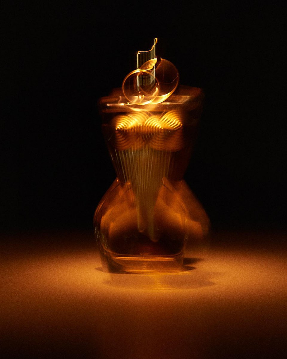 JPGaultier's tweet photo. Unveil your true self.
#Leejan
Discover on: https://t.co/BOExPQxx6B
#GaultierDivine #JeanPaulGaultier #IAmDivine #jpgperfume https://t.co/BRxJgGoVmu