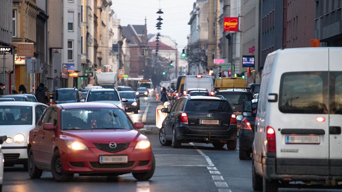 EmmaPeel_Knight's tweet photo. #Wien🇦🇹
»Autofreie City« muss warten.#Bund bremst weiter–Keine #Kameras in Wiens Innenstadt
1. #Lieferanten sollten bis 10h fertig sein
2. Keine #Autos in der City
3. #Straßen+#Gehsteige erneuern
4. #Radfahrweg auf Ring verlagern
5. Mehr🌳🌷🌺🪻
https://t.co/MLcBlmGijM https://t.co/fXVTWVTseS