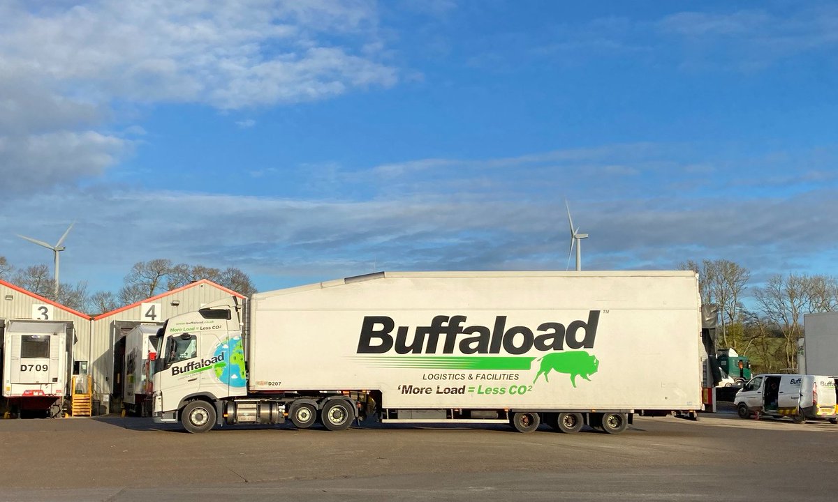 Buffaloadlogist's tweet photo. Buffaload truck in the chilly winter sun.
#buffaload #buffaloadlogistics #wintersun #newyear #transport #logistics #hgv #january https://t.co/JMjZsxiptb