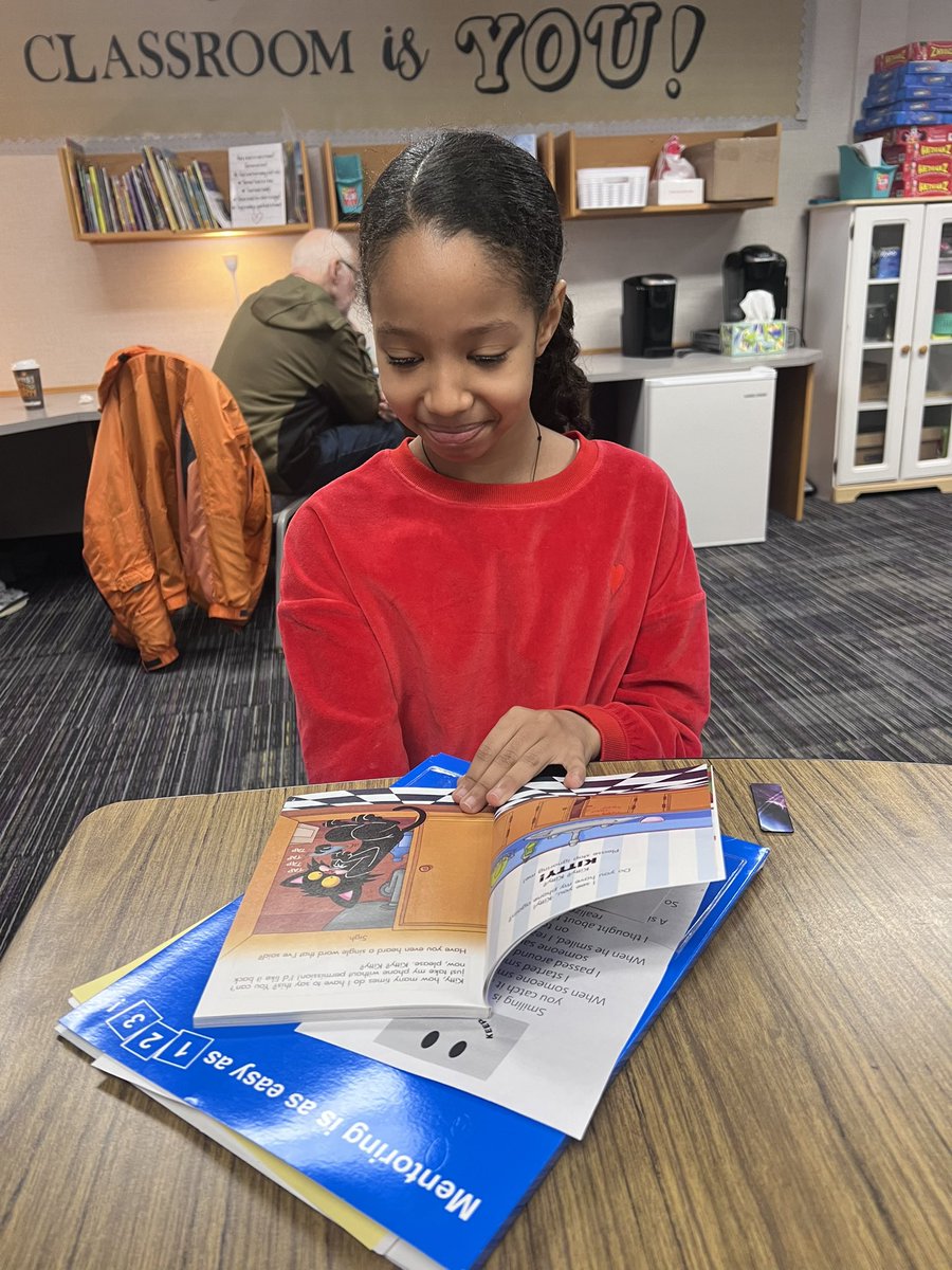 MsPackMCE's tweet photo. “For some reason this new book just made me so so so happy!!!!” Successfully creating book lovers and readers at @McClelland_ES #WeAreWayne #WeAreReaders https://t.co/CqTS93Yo51