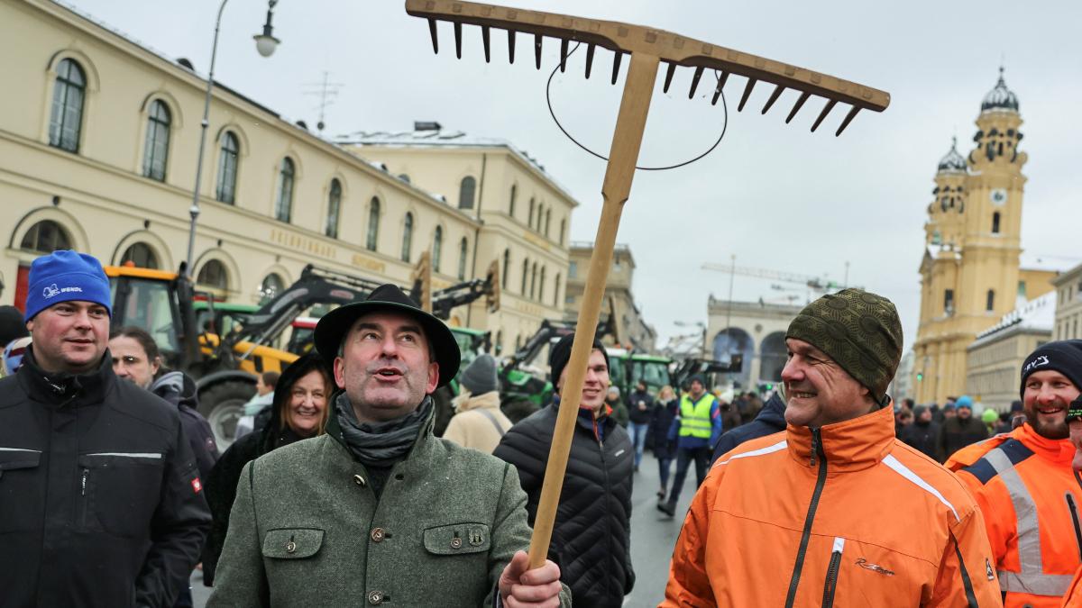 welt's tweet photo. Aiwanger verteidigt Bauern-Proteste und kritisiert Habeck https://t.co/n6VBPwkNWe https://t.co/GvcOU5gpiV