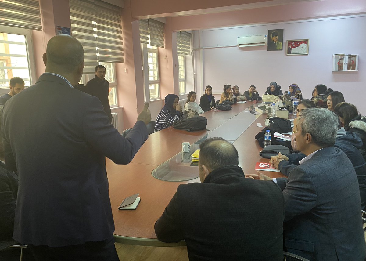 MehmetDemirEBS's tweet photo. Şehit Adem Yavuz Ortaokulu Müdürü Sn.Serkan SERT'i, kıymetli kardeşim iş yeri temsilcimiz Bayram ŞALOĞLU’nu, Mdr Yrd Mustafa ALTINBAŞ’ı ve öğretmen kardeşlerimizi ziyaret edip sendikal kazanımlarımız ile ilgili istişare ettik.

Allah c.c işlerini ve işlerimizi kolaylaştırsın inş. https://t.co/LAOXP6wnVh