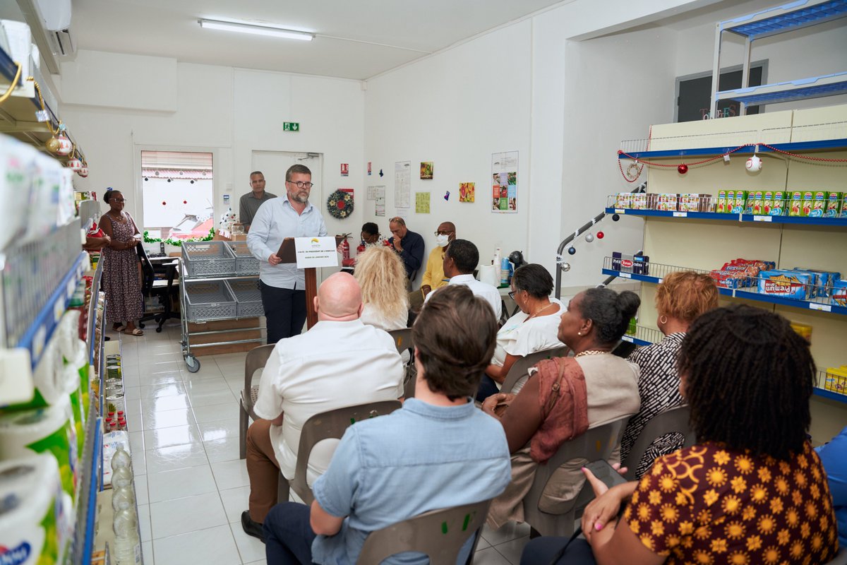 unccas's tweet photo. #TDFUnccas | @luccarvounas et la délégation @unccas, reçus par Samuel Tavernier, maire de la @VilleduFrancois, visitent l'épicerie sociale et solidaire portée par le #Ccas https://t.co/EIdbk4yaJE