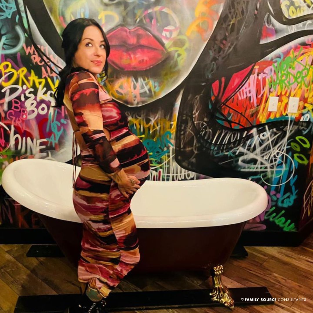 family_source's tweet photo. Can we take a moment to talk about how INCREDIBLE our #surrogates are? 🙌 Not only does #TeamFSC surrogate Brittany love art, she looks like art! 😍 https://t.co/Xl66XF8jqX