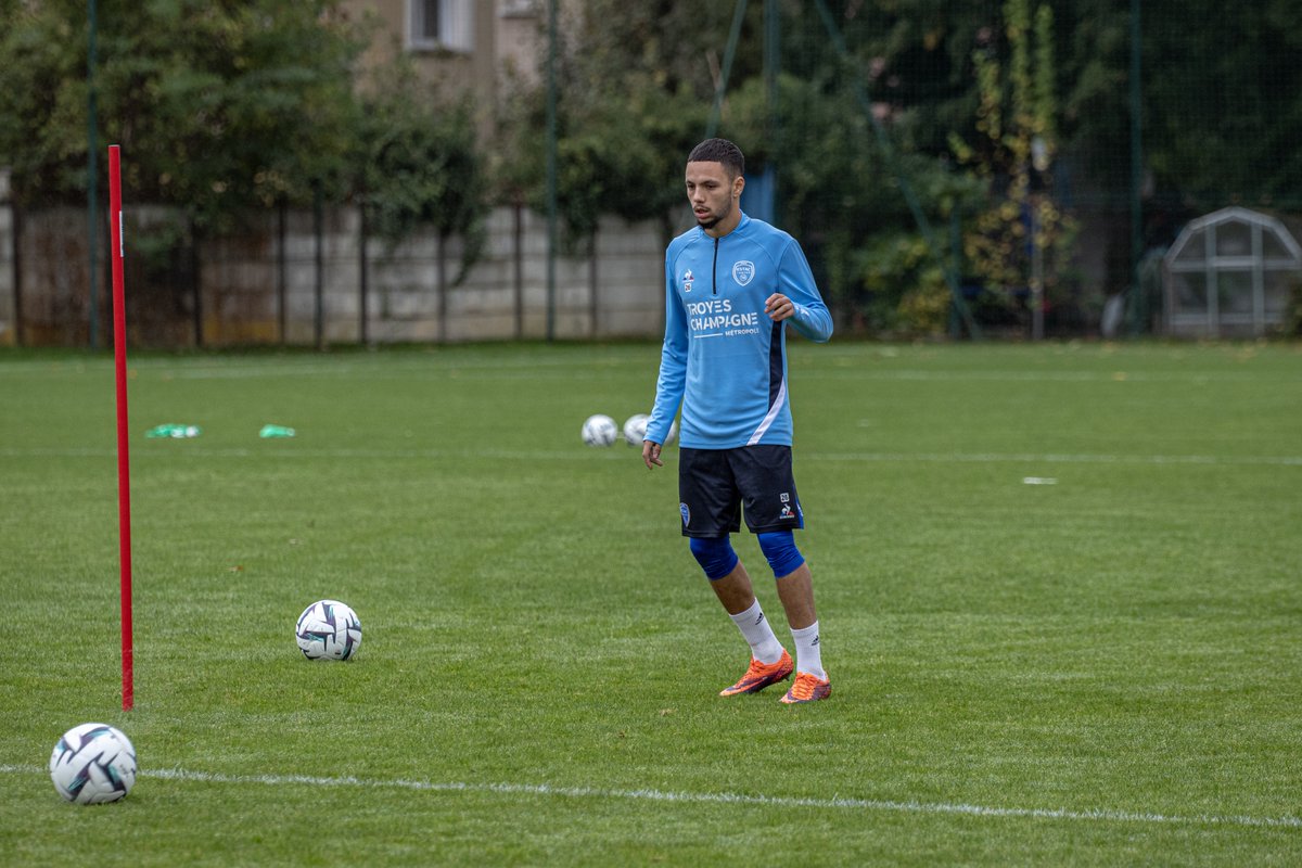 estac_officiel's tweet photo. 👉 L’ESTAC et le @fc_martiguesoff se sont accordés sur le prêt (sans option d’achat) de Noa Cervantes jusqu’à la fin de l’exercice 23/24. L’ensemble du club lui souhaite une bonne seconde partie de saison ! 💙

#TeamESTAC 🔵⚪️ https://t.co/rlCtgQoyf3