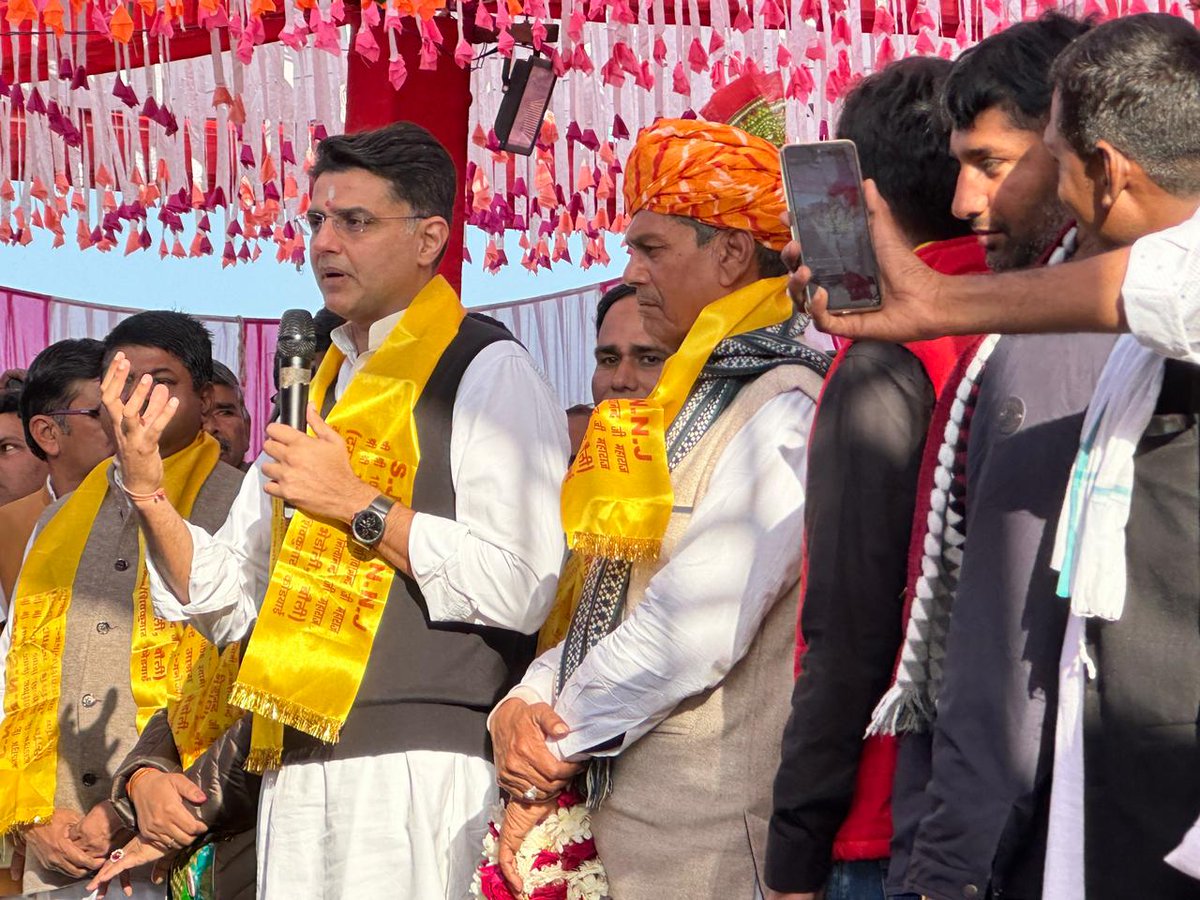GhanshyamMahar_'s tweet photo. भेड़ोली ( बौली ) में स्वामी जय शिवानंद जी के निर्वाण दिवस कार्यक्रम में आदरणीय श्री @SachinPilot जी के साथ शिरकत कर आशीर्वाद लिया । https://t.co/zW3LWSrEXJ