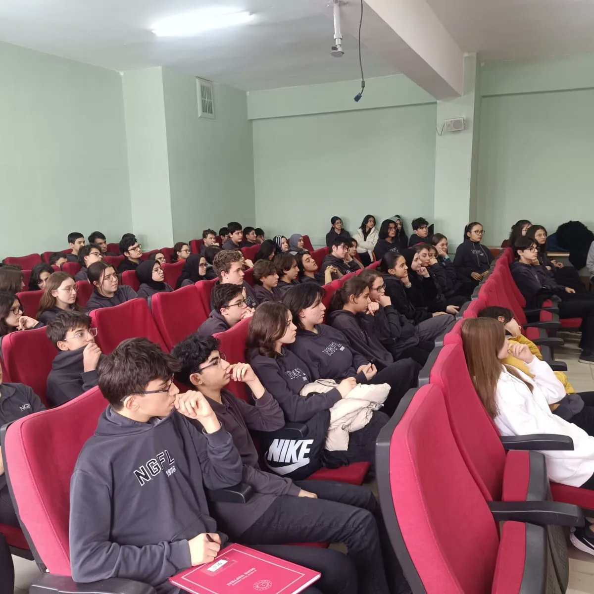 "Kütüphane İyileştirir" temasıyla Kütahya İl Milli Eğitim Müdürlüğü  işbirliğiyle Nafi Güral Fen Lisesinde Kütüphane tanıtımımızı gerçeklestirdik.Okul yönetimi ve öğretmenlerine bizi ağırladıkları için tesekkür ederiz.😊📖
<a href="/ktbkygm/">KYGM</a>